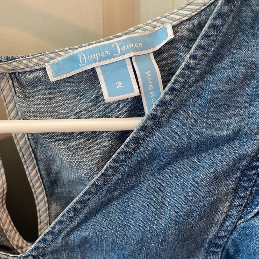 𝅺draper James casual chambray ruffle denim top. Size 2 - Picture 4 of 5